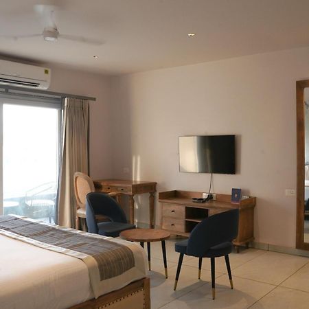 Ariena By Spree Hotels Goa Morjim Bagian luar foto