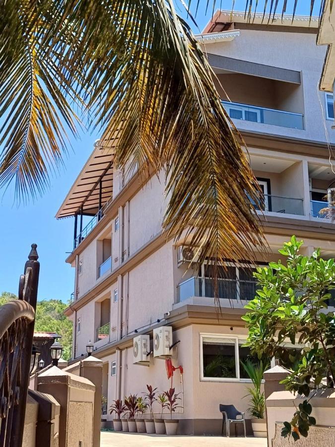 Ariena By Spree Hotels Goa Morjim Bagian luar foto