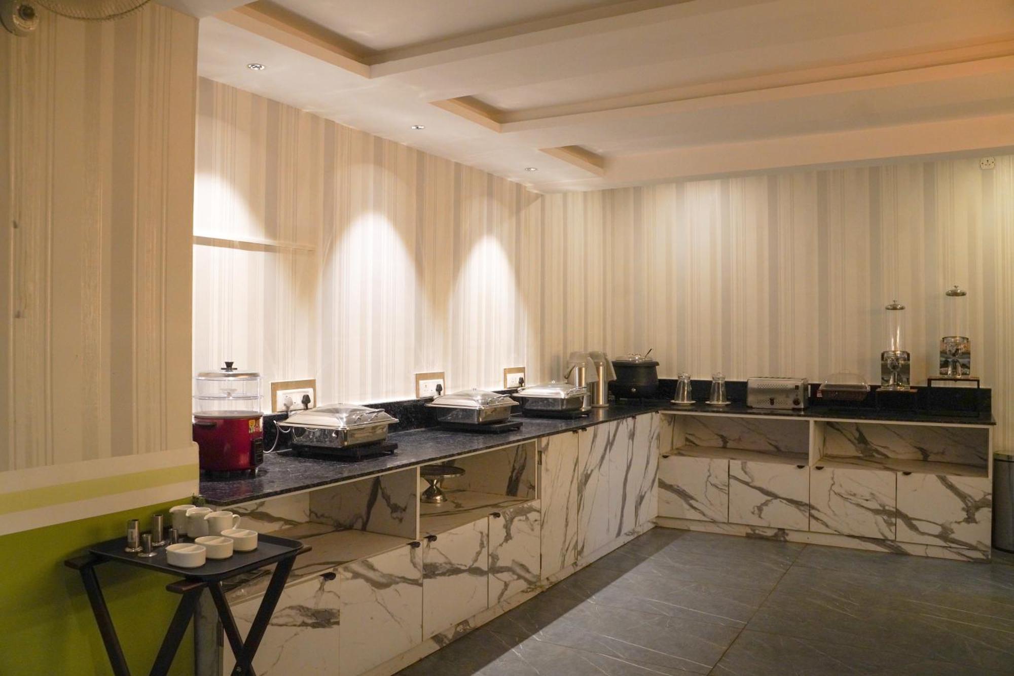 Ariena By Spree Hotels Goa Morjim Bagian luar foto