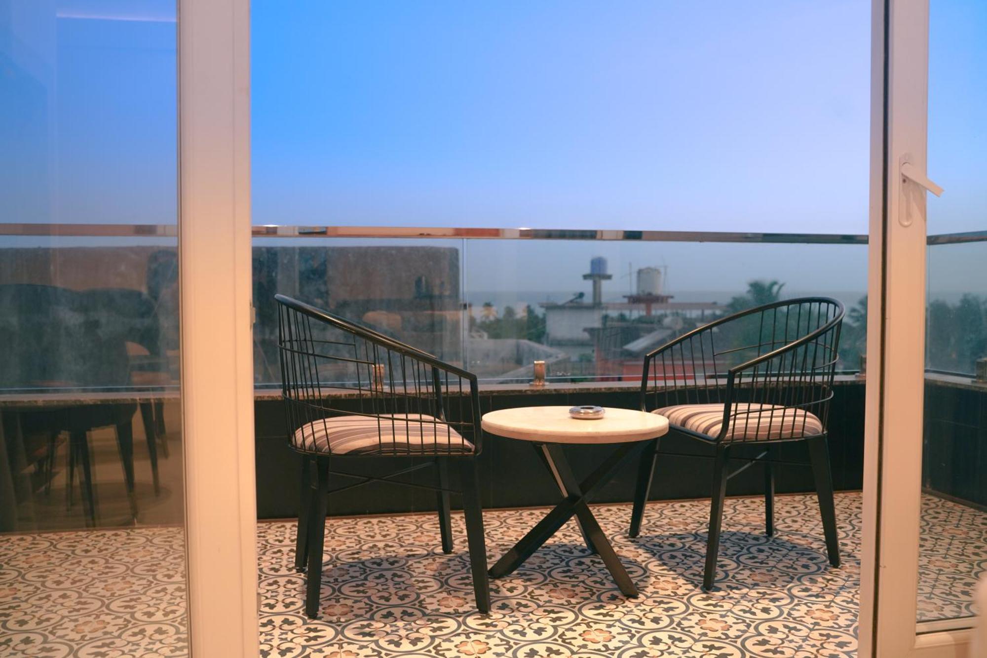 Ariena By Spree Hotels Goa Morjim Bagian luar foto
