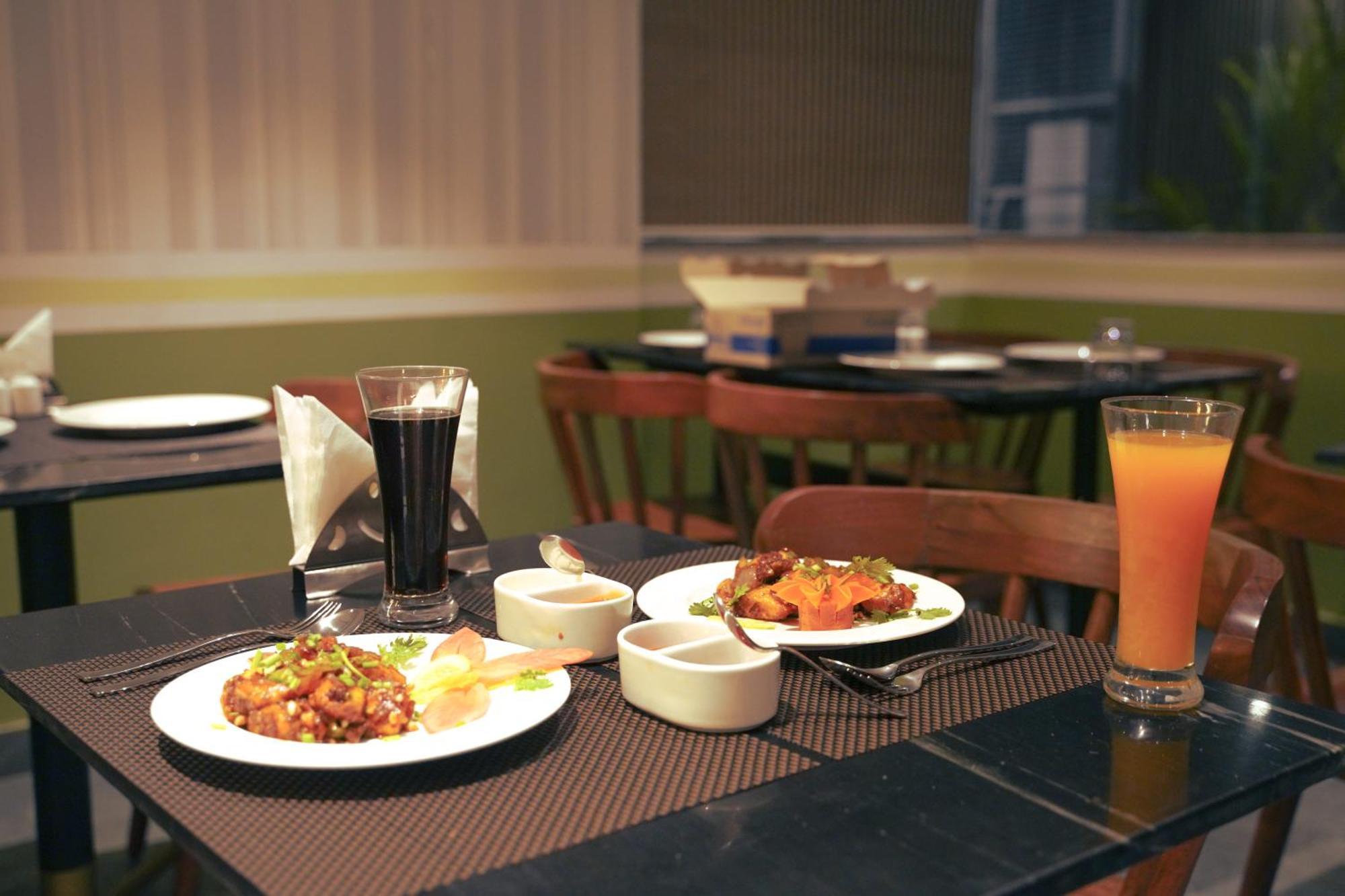 Ariena By Spree Hotels Goa Morjim Bagian luar foto