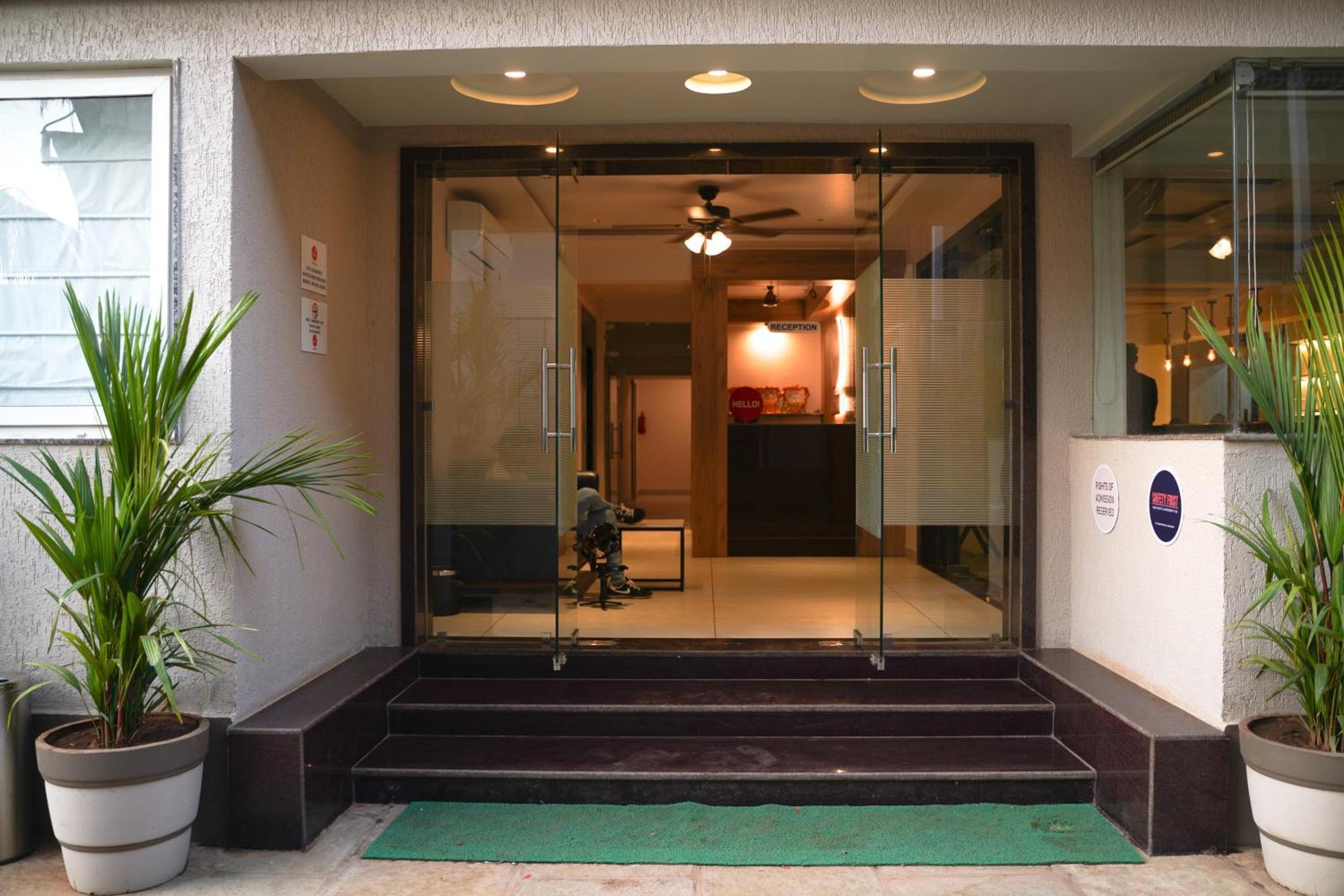 Ariena By Spree Hotels Goa Morjim Bagian luar foto