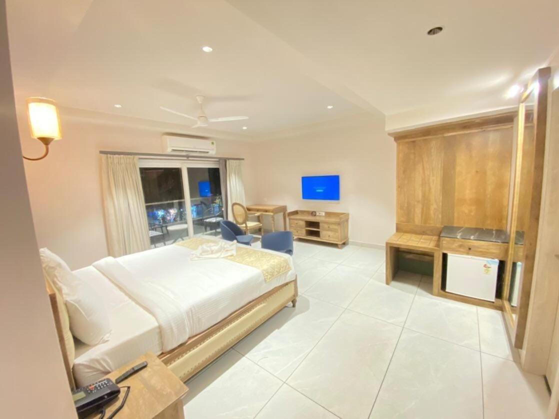 Ariena By Spree Hotels Goa Morjim Bagian luar foto