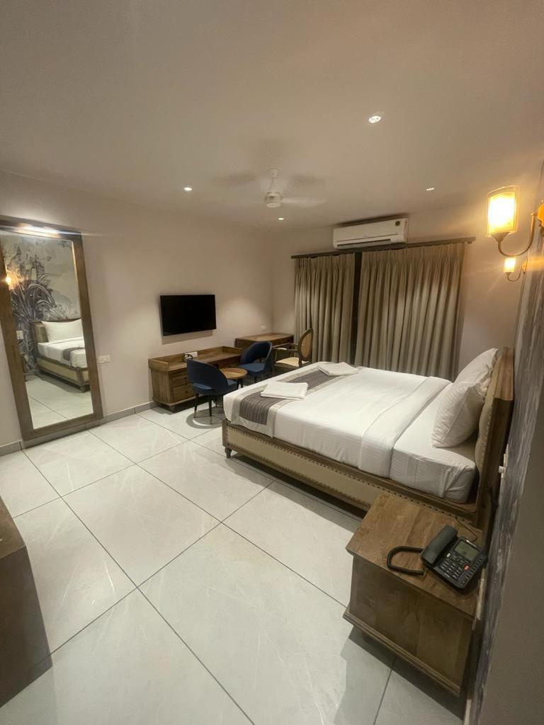 Ariena By Spree Hotels Goa Morjim Bagian luar foto