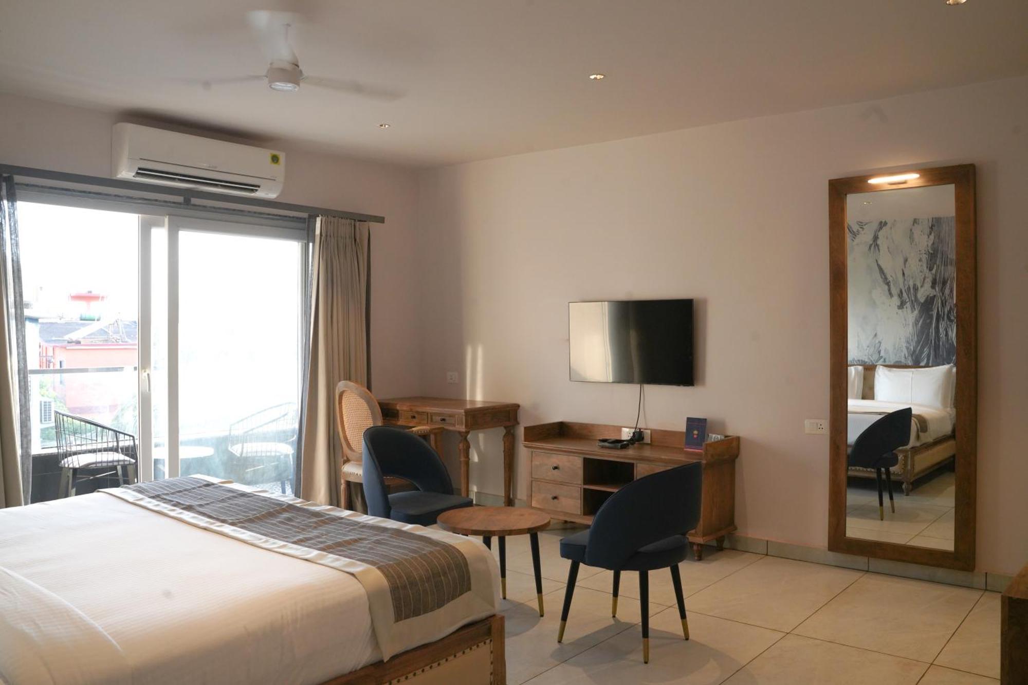 Ariena By Spree Hotels Goa Morjim Bagian luar foto