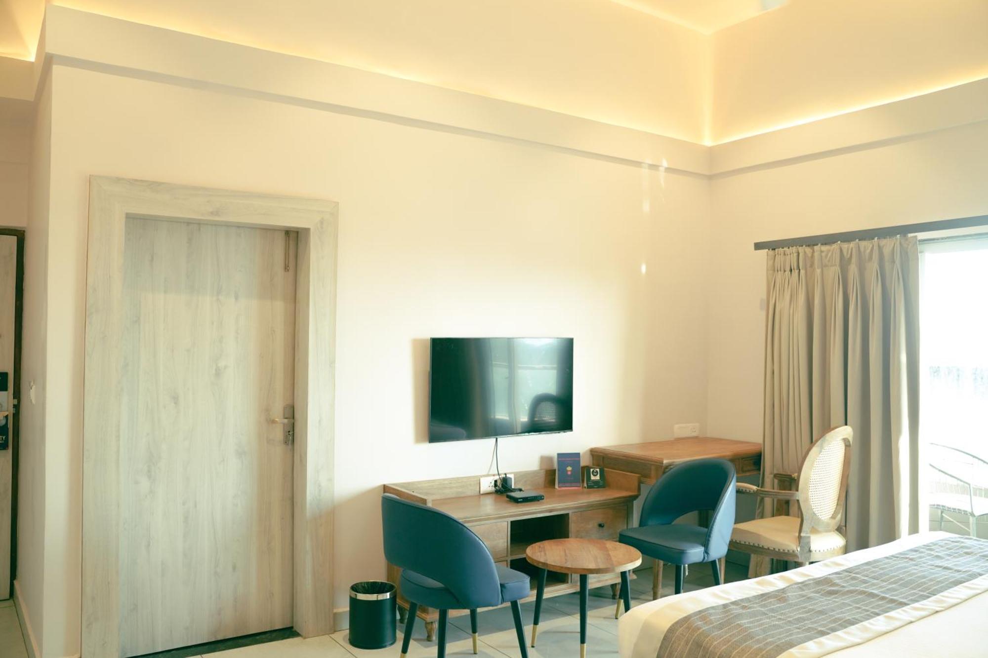 Ariena By Spree Hotels Goa Morjim Bagian luar foto