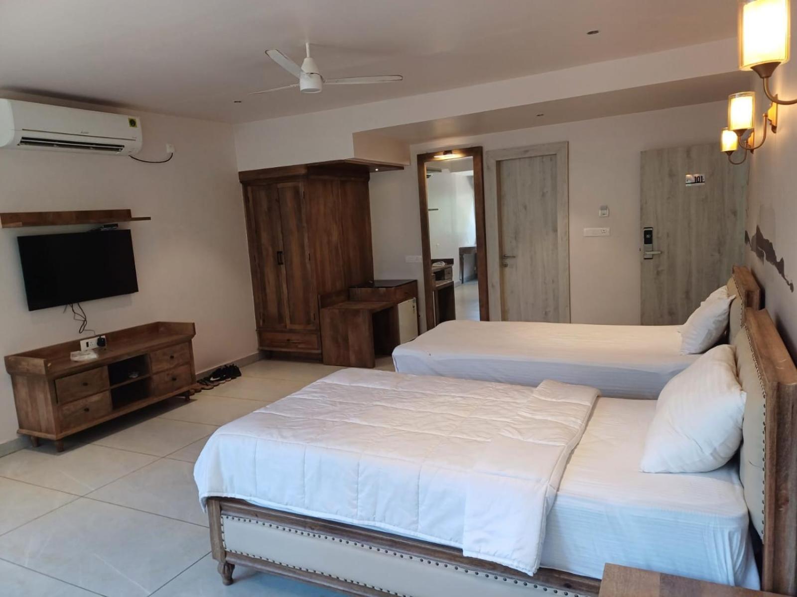 Ariena By Spree Hotels Goa Morjim Bagian luar foto