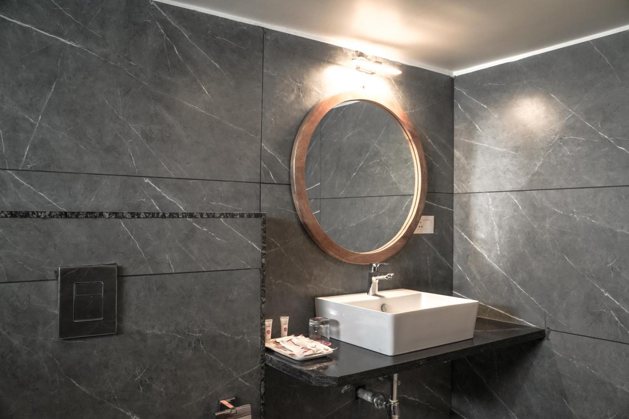 Ariena By Spree Hotels Goa Morjim Bagian luar foto